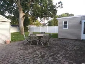 71 Park LN, Massapequa, NY 11758