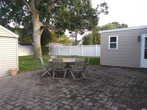 71 Park LN, Massapequa, NY 11758