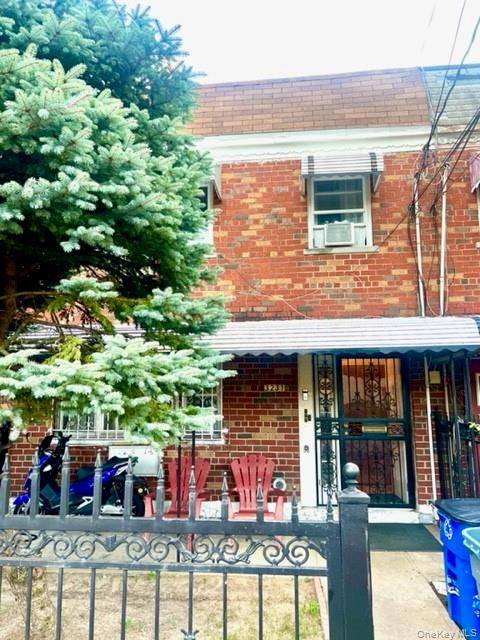 3231 Grace AVE, Bronx, NY 10469