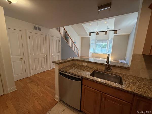 1405 Round Pointe DR, Haverstraw, NY 10927