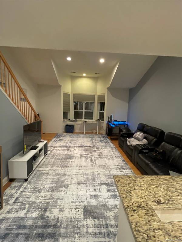 1405 Round Pointe DR, Haverstraw, NY 10927