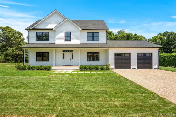 9 Fanning AVE, Hampton Bays, NY 11946