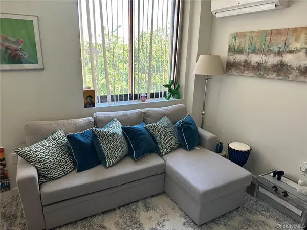 87-22 51st AVE #4E, Elmhurst, NY 11373