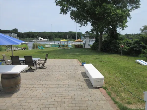 118 Overlook DR, Aquebogue, NY 11931