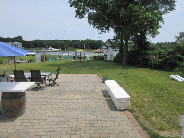 118 Overlook DR, Aquebogue, NY 11931