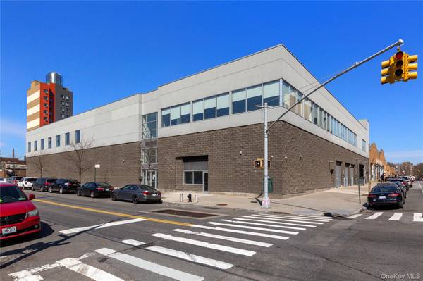 22-11 38th AVE, Long Island City, NY 11101