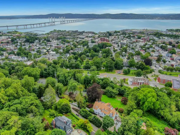 57 Cobb LN, Tarrytown, NY 10591