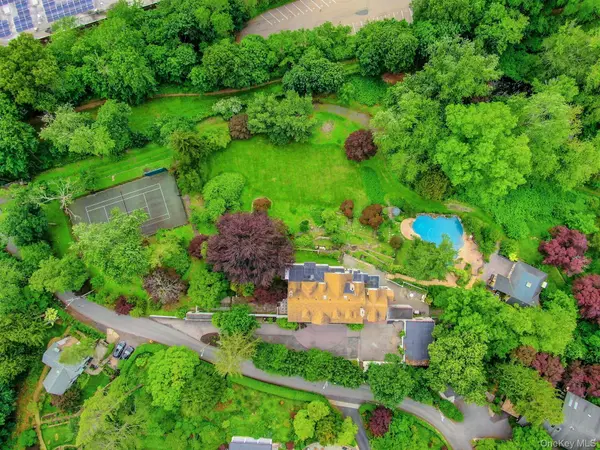 57 Cobb LN, Tarrytown, NY 10591