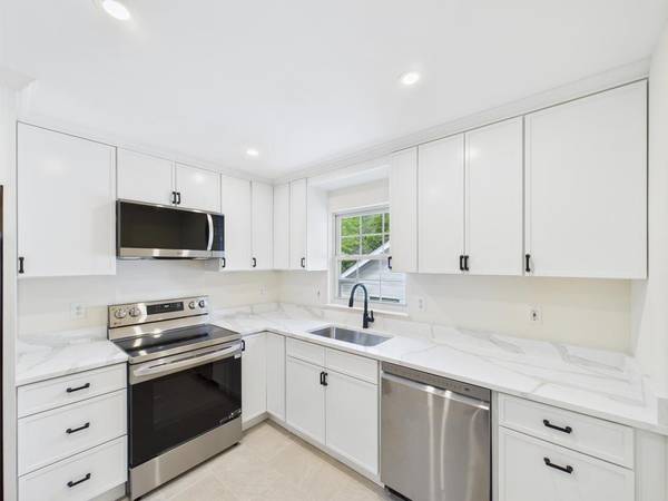 349 E Main ST, Centerport, NY 11721