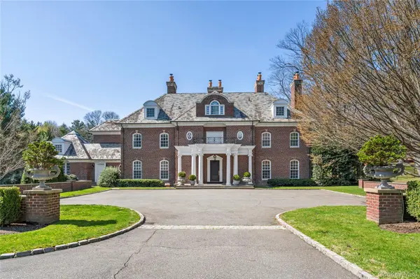 8 Vista LN, Brookville, NY 11545