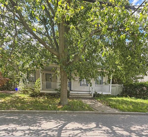 252 Locust AVE, Babylon, NY 11702
