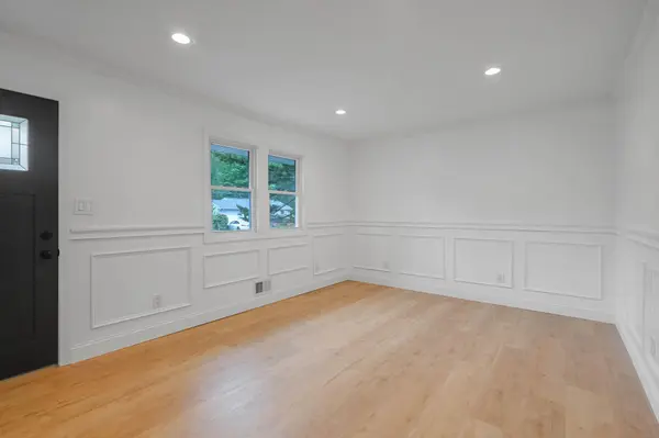 213 Stuyvesant DR, Selden, NY 11784