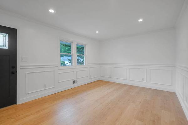 213 Stuyvesant DR, Selden, NY 11784