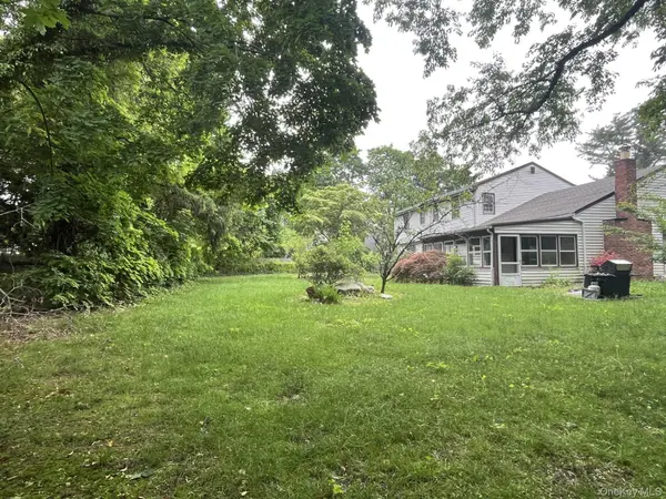 8 Bay PL, Huntington, NY 11743