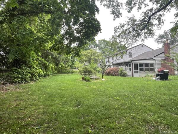 8 Bay PL, Huntington, NY 11743