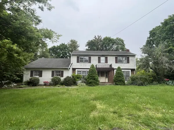 8 Bay PL, Huntington, NY 11743