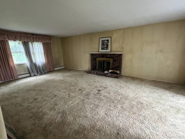 8 Bay PL, Huntington, NY 11743