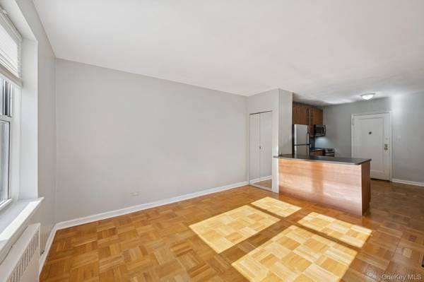 162-21 Powells Cove BLVD #1M, Beechhurst, NY 11357