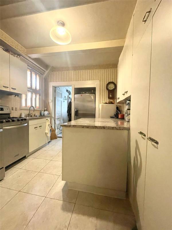 4005 203rd ST, Bayside, NY 11361