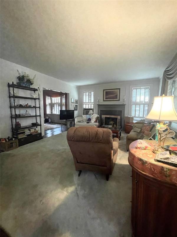 4005 203rd ST, Bayside, NY 11361