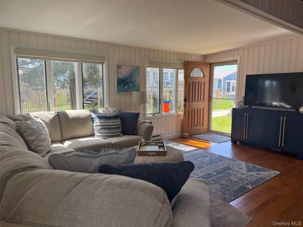 917 Evergreen WALK, Ocean Beach, NY 11770