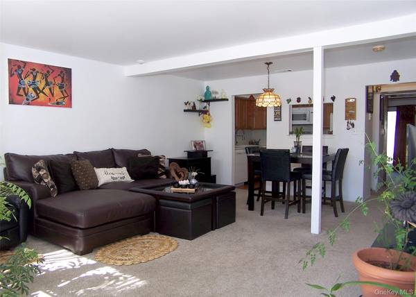 51 Rocky Point Yaphank Rd #5, Rocky Point, NY 11778