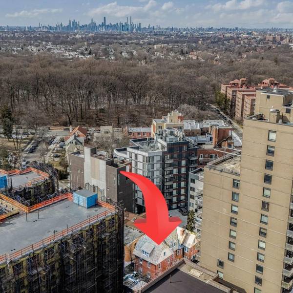 116-18 Grosvenor LN, Kew Gardens, NY 11418