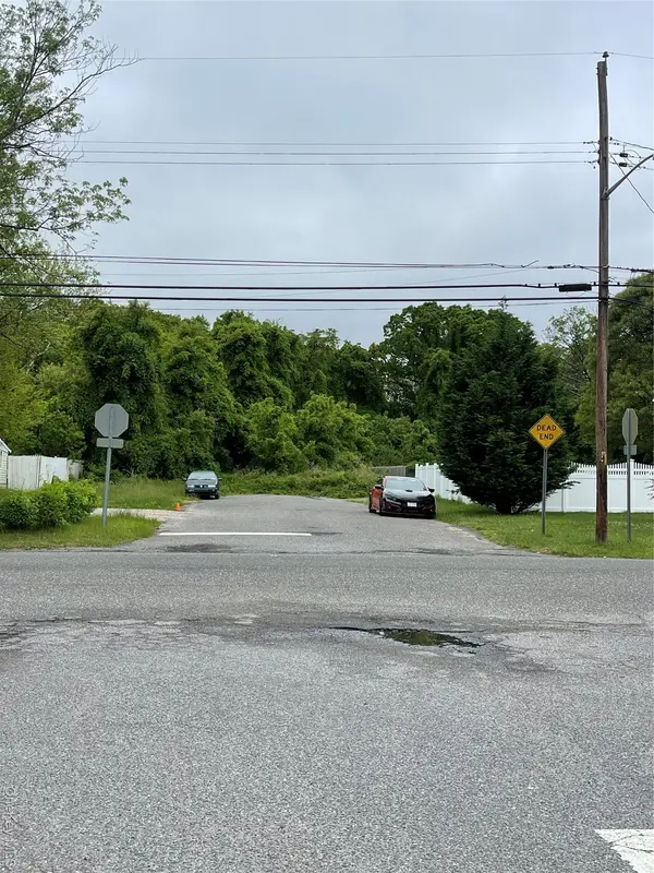 Brentwood ST, Bay Shore, NY 11706