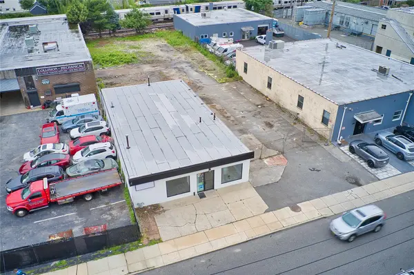 88 S Bayles AVE, Port Washington, NY 11050