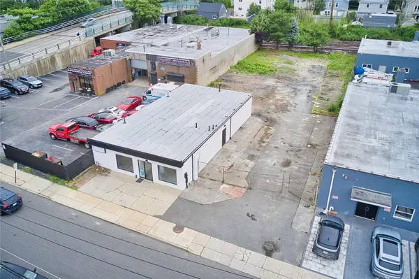 88 S Bayles AVE, Port Washington, NY 11050