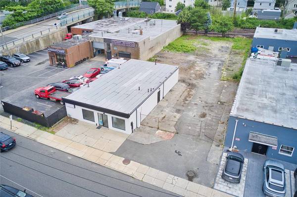88 S Bayles AVE, Port Washington, NY 11050