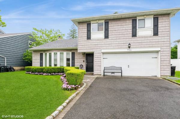 756 Dumont PL, North Woodmere, NY 11581