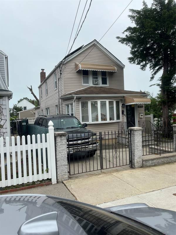 164-46 109 AVE, Jamaica, NY 11433