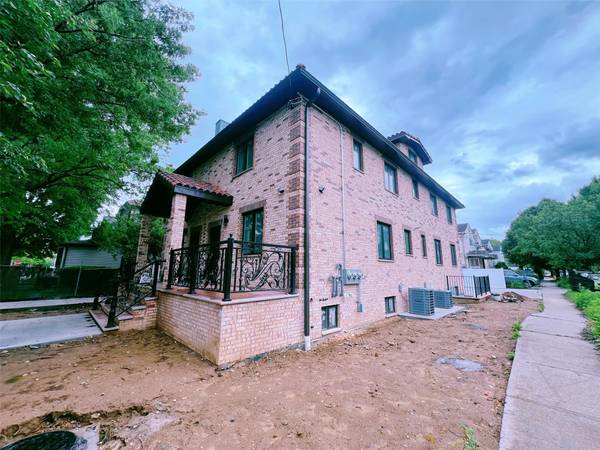 208-04 47th AVE, Bayside, NY 11361