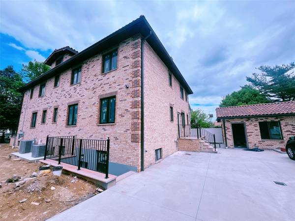 208-04 47th AVE, Bayside, NY 11361