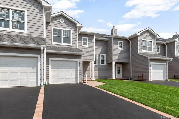 7 Ocean Watch CT, Freeport, NY 11520
