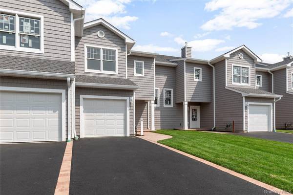 7 Ocean Watch CT, Freeport, NY 11520