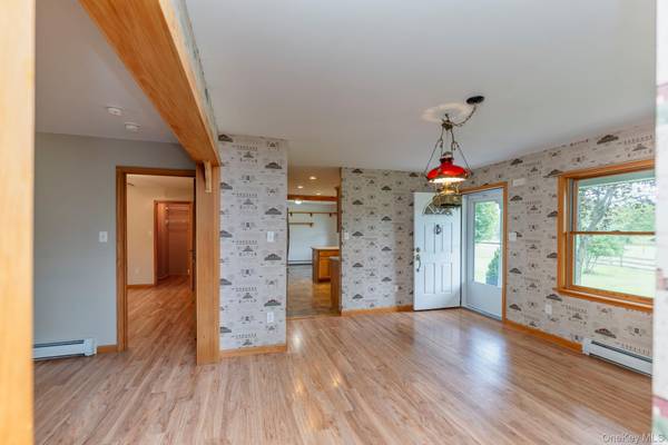 18 Jomar LN, Olivebridge, NY 12461