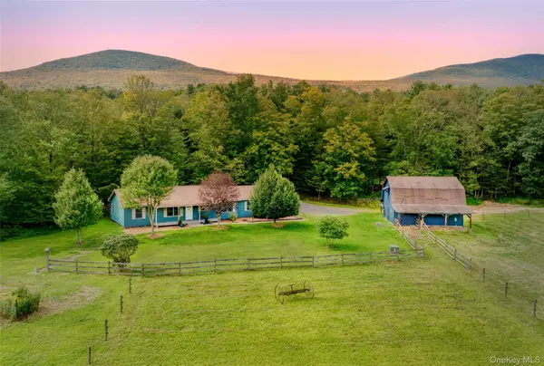 18 Jomar LN, Olivebridge, NY 12461