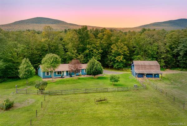 18 Jomar LN, Olivebridge, NY 12461