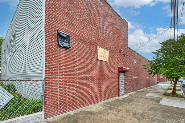 3243 Ampere AVE, Bronx, NY 10465