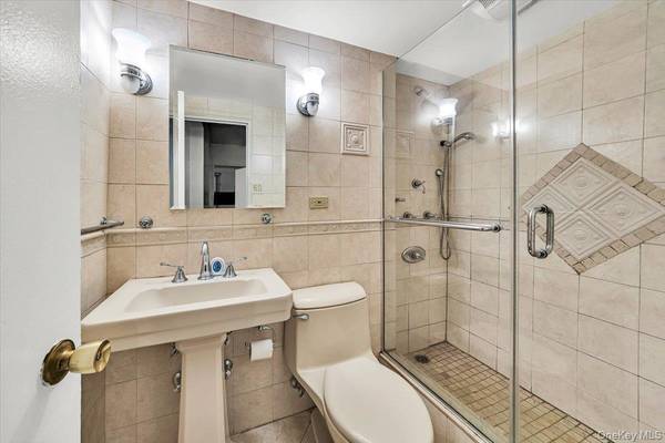 4705 Henry Hudson Pkwy #7F, Bronx, NY 10471