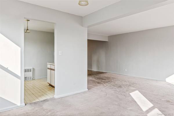 140-15 Holly AVE #4E, Flushing, NY 11355