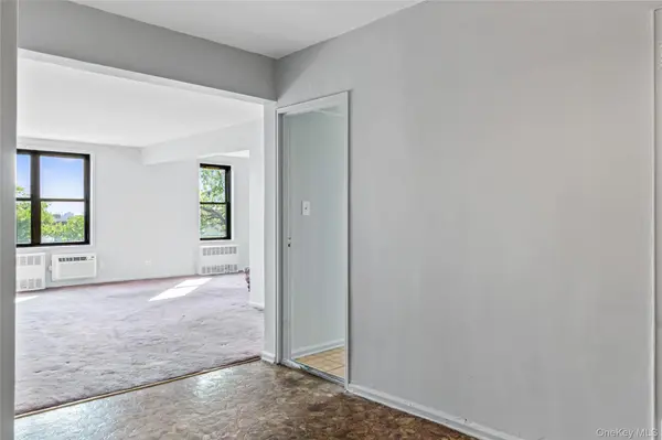 140-15 Holly AVE #4E, Flushing, NY 11355