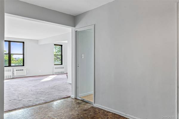 140-15 Holly AVE #4E, Flushing, NY 11355