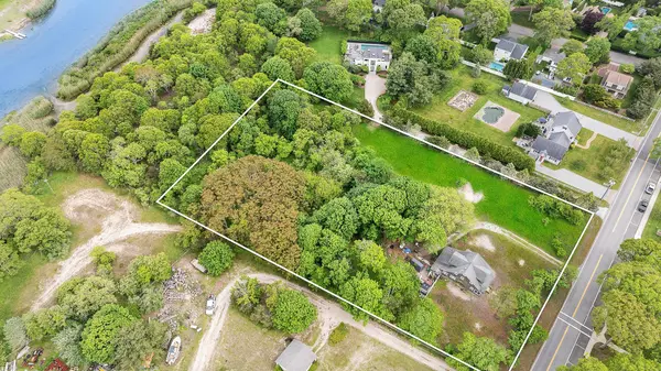 26 Mill RD, Remsenburg, NY 11960