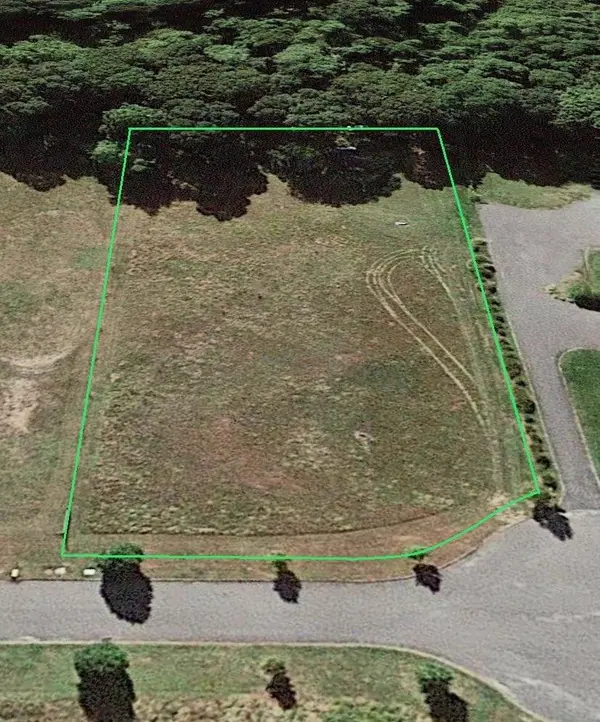 8 Lois LN, Southampton, NY 11968