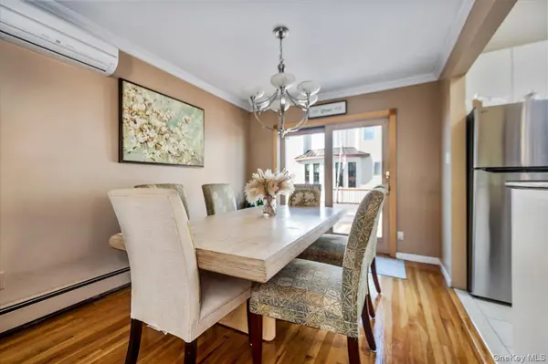 22 Cheshire RD, Inwood, NY 11096
