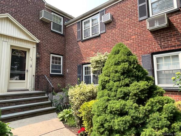 210-12 69th AVE #Lower, Oakland Gardens, NY 11364