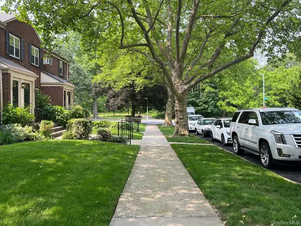 210-12 69th AVE #Lower, Oakland Gardens, NY 11364